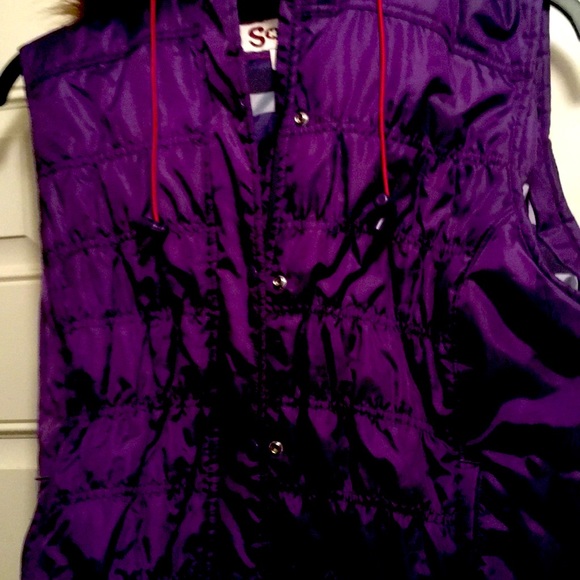 SO Jackets & Blazers - 01/14/25 & 1/19/24 host pick!! 🎉🎉🎉Puffer vest with detachable fur trimmed hood.